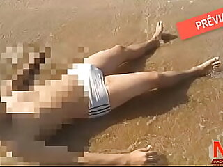 macho na praia e o outro no seu barraco - previa