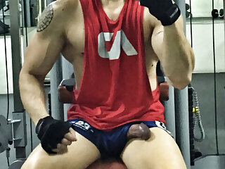 316  Beefy hunk Wiccan gymbulge gym.bulge OnlyFans porn