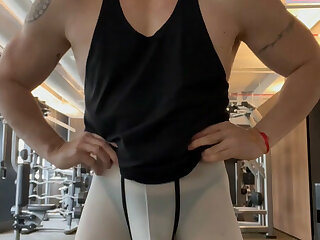 255  Beefy hunk Wiccan gymbulge gym.bulge OnlyFans porn