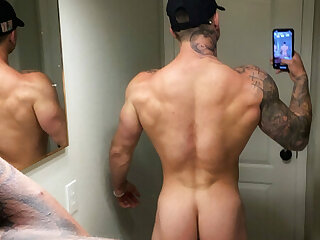 18 Tattooed muscle boxer Thane Wadams flexwiththane Onlyfans porn leaked