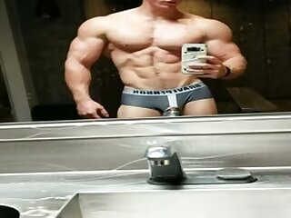 Hottest Muscle Stud - HotMuscles6t9