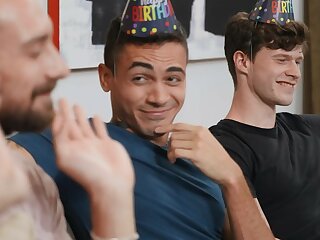 Mouth Swap (Ashton Summers, Finn Harding)