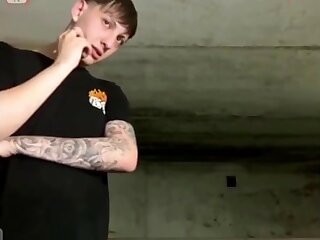 2 chavitos argentinos hablandole sucio a chica fake por cam