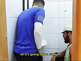 NOVINHO DEU DINHEIRO PRO ENCANADOR COMER ELE