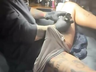 Hot tattoo guy get erect while tattoo himself