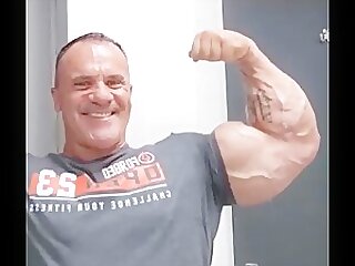 Carlos Nunes (Nunnes?) Flexes