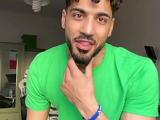 Hot Arab gives us a bulge show on TikTok