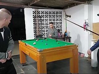 O padrasto do meu amigo chegou em casa antes do hor&aacute;rio esperado&period;&period;&period;  Fomos pegos no flagra&excl; Assiste at&eacute; o final e v&ecirc; o que aconteceu&period;
