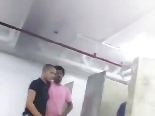 Cruising Hot Banheirão toilet sex
