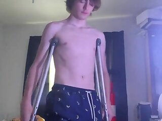 {ALV} Crutches dont stop this twink!